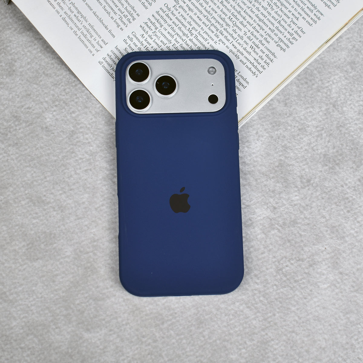 Silicone Logo Case - iPhone 17 Series