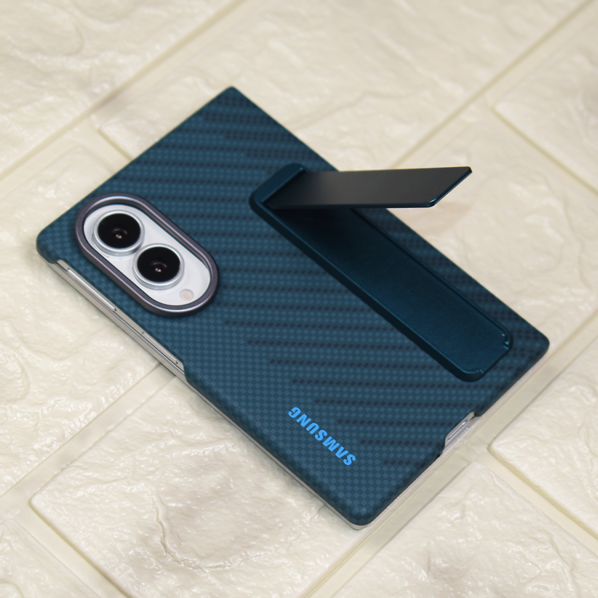 Carbon Weave Fold Stand Case