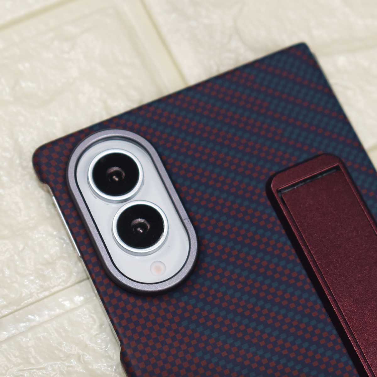 Carbon Weave Fold Stand Case