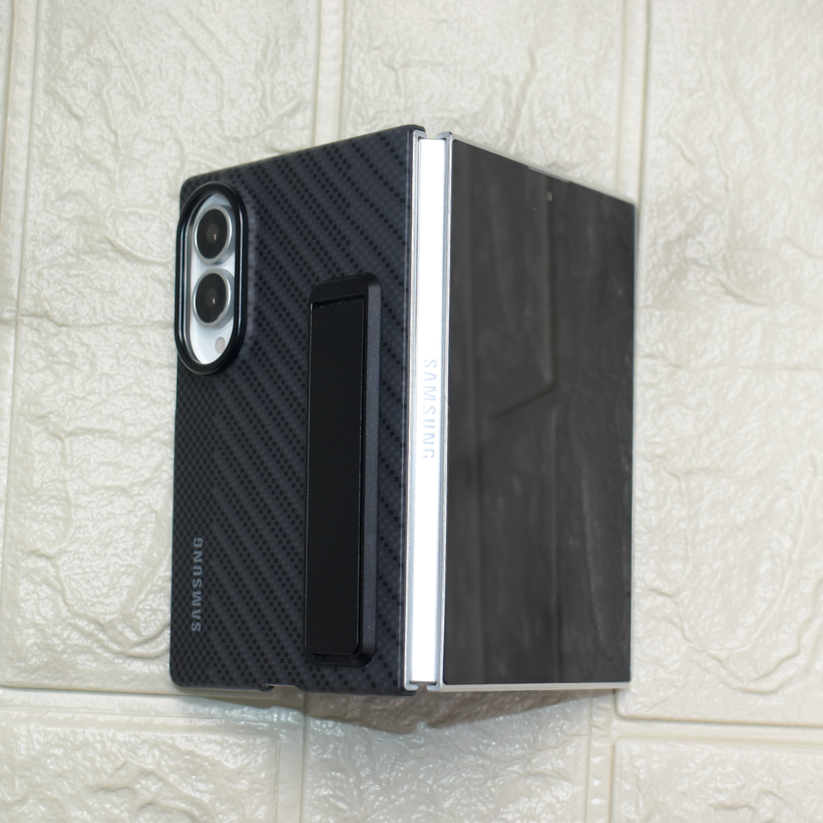 Carbon Weave Fold Stand Case