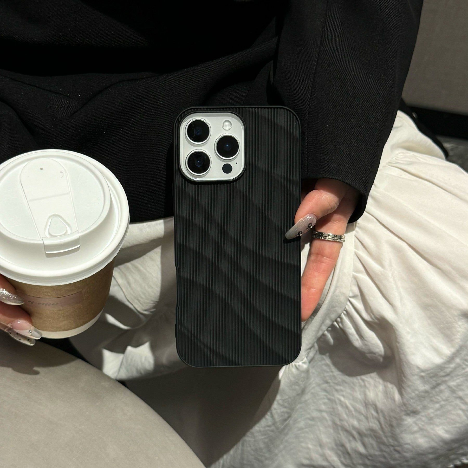 Minimal Wave Shield Case - iPhone