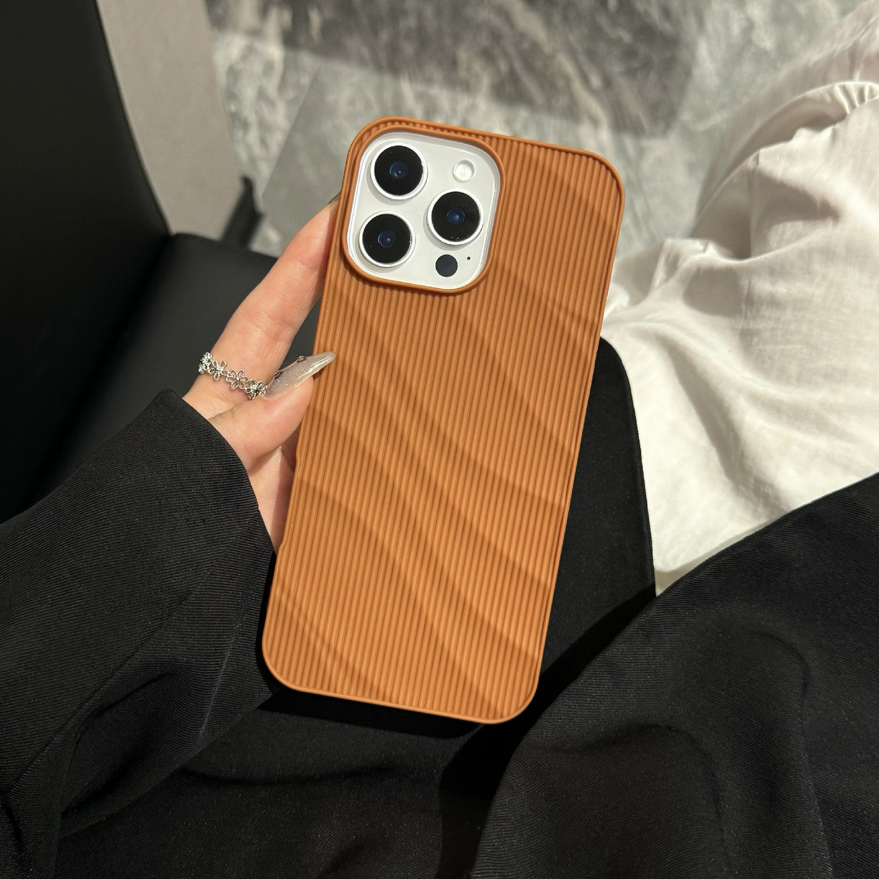 Minimal Wave Shield Case - iPhone