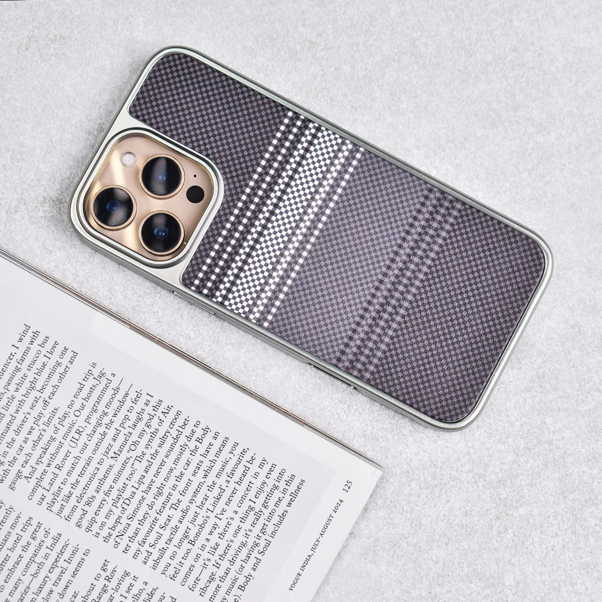 Diamond Pattern Hard Shell Case - iPhone